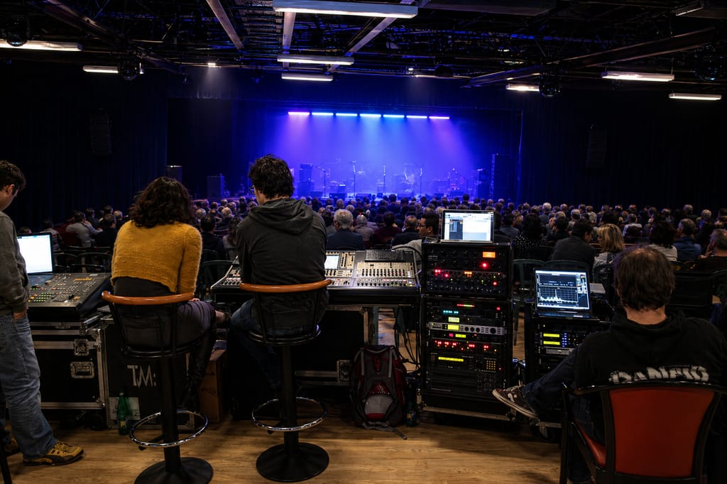 La régie son et lumière de la Salle Bleue